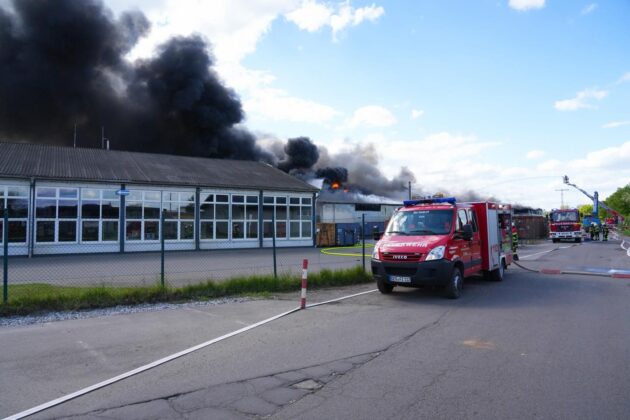 Großbrand in Lustadt bei Riwald Recycling: Elektroschrott in Flammen