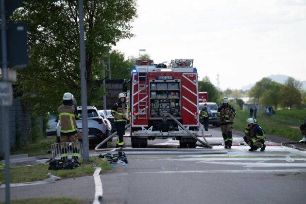 Großbrand in Lustadt bei Riwald Recycling: Elektroschrott in Flammen