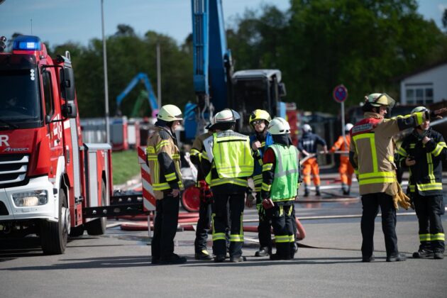 Großbrand in Lustadt bei Riwald Recycling: Elektroschrott in Flammen