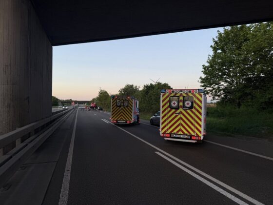 Verkehrsunfall auf der B9: Zwei Verletzte nach schwerer Kollision