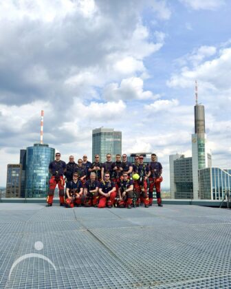 Höhenretter der Feuerwehr Frankfurt: Training am Skyper Hochhaus