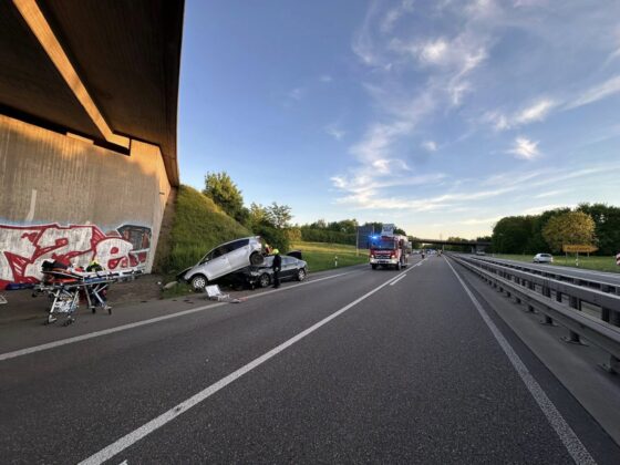 Verkehrsunfall auf der B9: Zwei Verletzte nach schwerer Kollision