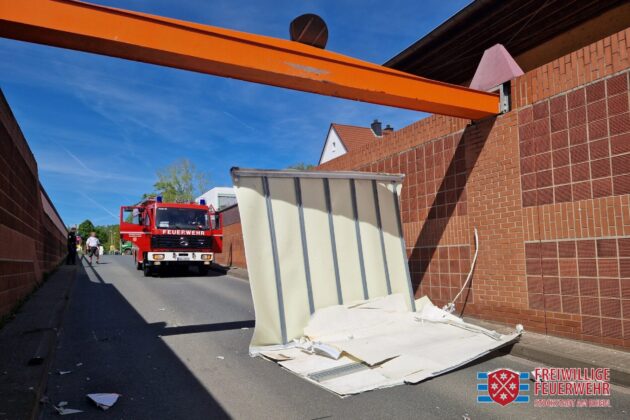 LKW-Unfall an der Unterführung in Stockstadt: Brücke gerammt