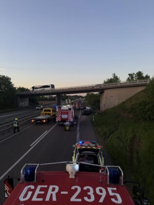 Verkehrsunfall auf der B9: Zwei Verletzte nach schwerer Kollision