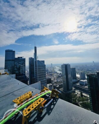 Höhenretter der Feuerwehr Frankfurt: Training am Skyper Hochhaus