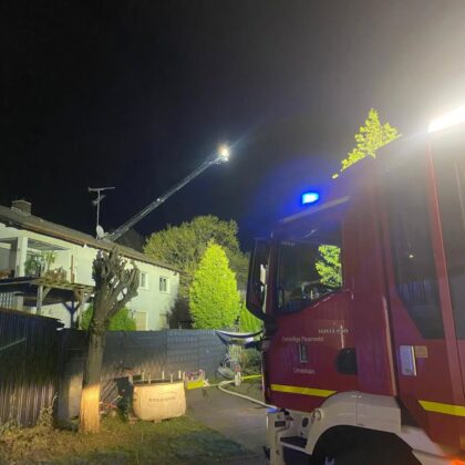 Garagenbrand in Himbach: Unterstand brennt in voller Ausdehnung