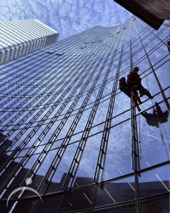 Höhenretter der Feuerwehr Frankfurt: Training am Skyper Hochhaus