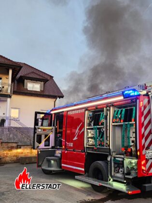 Industriebrand in Ellerstadt: Garagenkomplex in Vollbrand