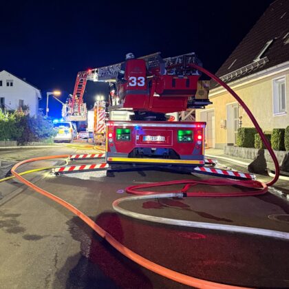 Gebäudebrand in Spaichingen-Hofen: Eine Person aus Flammen gerettet