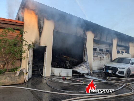 Industriebrand in Ellerstadt: Garagenkomplex in Vollbrand