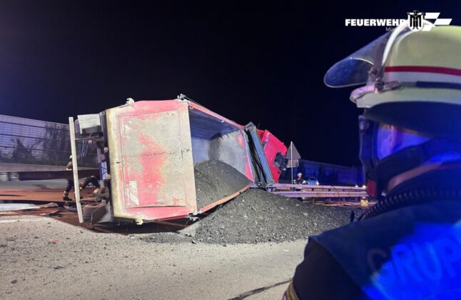 LKW-Unfall auf der A99 bei München: Kipper durchbricht Leitplanke