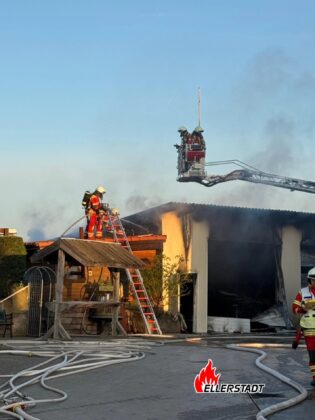Industriebrand in Ellerstadt: Garagenkomplex in Vollbrand