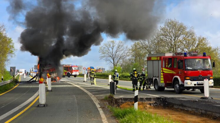 Lkw-Brand auf der A1 bei Hamm: Vollbrand sorgt für Vollsperrung