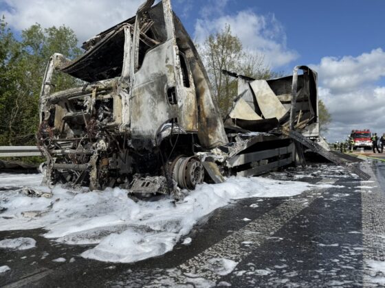Lkw-Brand auf der A1 bei Hamm: Vollbrand sorgt für Vollsperrung