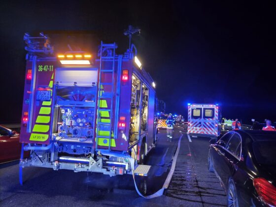 Unfall auf der A1 bei Grundbergsee: Gasaustritt führt zu Vollsperrung