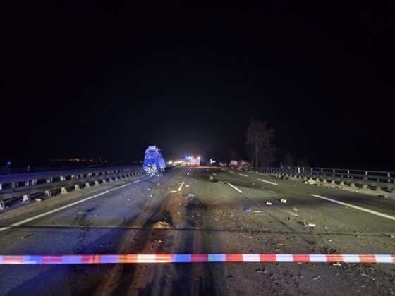 Unfall auf der A1 bei Grundbergsee: Gasaustritt führt zu Vollsperrung