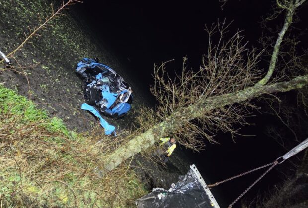 Unfall zwischen Schiffdorf und Bramel: 21-Jähriger stirbt in E-Auto