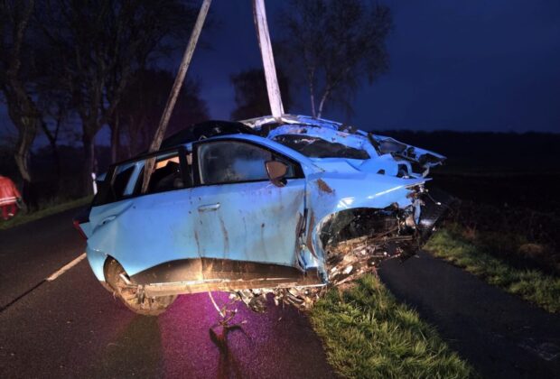 Unfall zwischen Schiffdorf und Bramel: 21-Jähriger stirbt in E-Auto