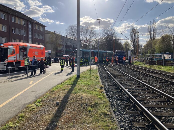 U-Bahn-Unglück in Frankfurt-Riederwald: Lkw-Fahrer eingeklemmt