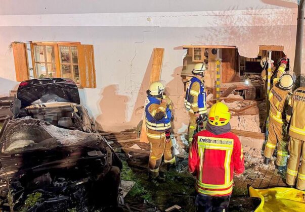 Unfall bei Kronach: BMW rast gegen Hauswand – Fahrer verstirbt