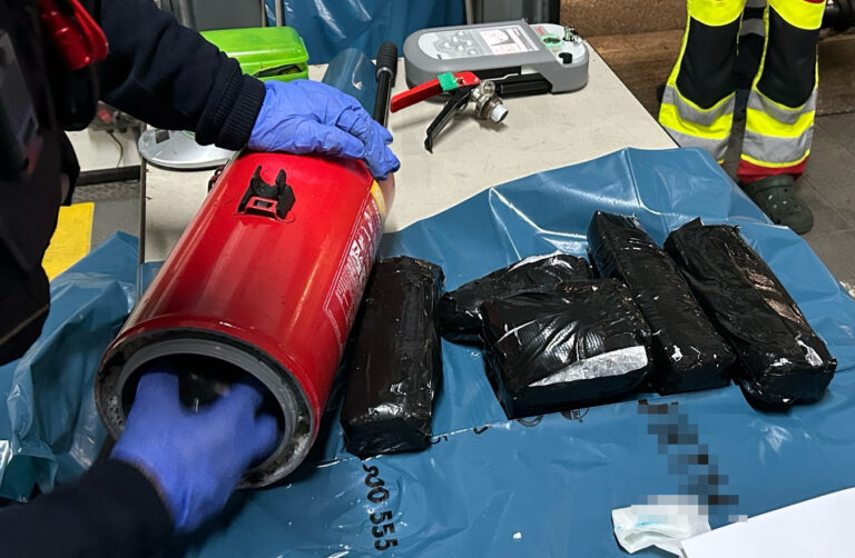 Kokainfund auf der A44 bei Geseke: Drogen in Eistee-Packungen