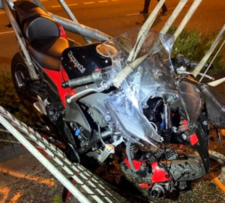 Unfall in der Berliner Straße in Kaiserslautern: Kawasaki-Fahrer prallt gegen Ampel