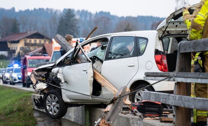 Unfall in Hammer auf der B 306: Stahlseil verhindert Absturz
