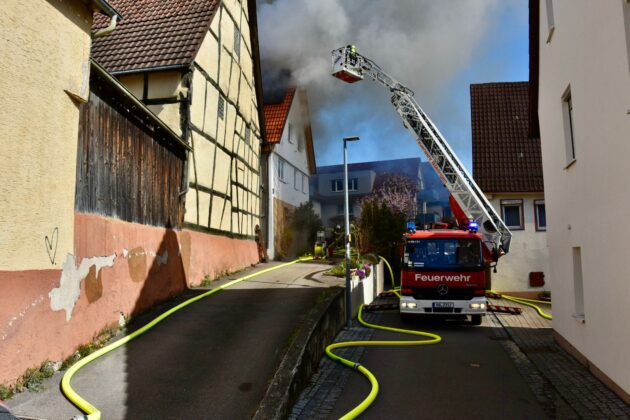 Garagenbrand in Böblingen-Dagersheim: Flammen greifen auf Wohnhaus über