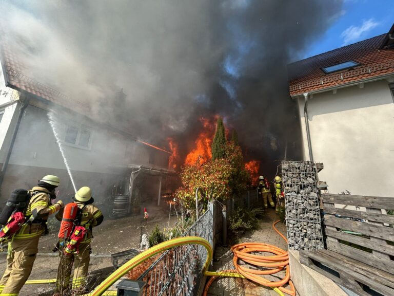 Garagenbrand in Böblingen-Dagersheim: Flammen greifen auf Wohnhaus über