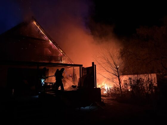 Großfeuer in Alveslohe: Zwei Wohnhäuser nach Brand unbewohnbar