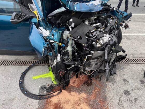 Unfall in St. Johann: Frontalkollision zwischen Pkw und Linienbus