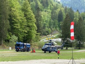 Unfall in Dresden-Briesnitz: Straßenbahn nach Kollision entgleist