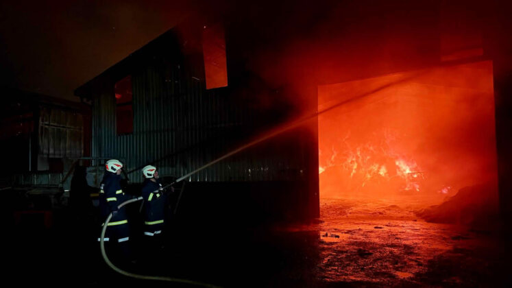 Großbrand in Hollenstein: 17 Feuerwehren retten Wohnhäuser