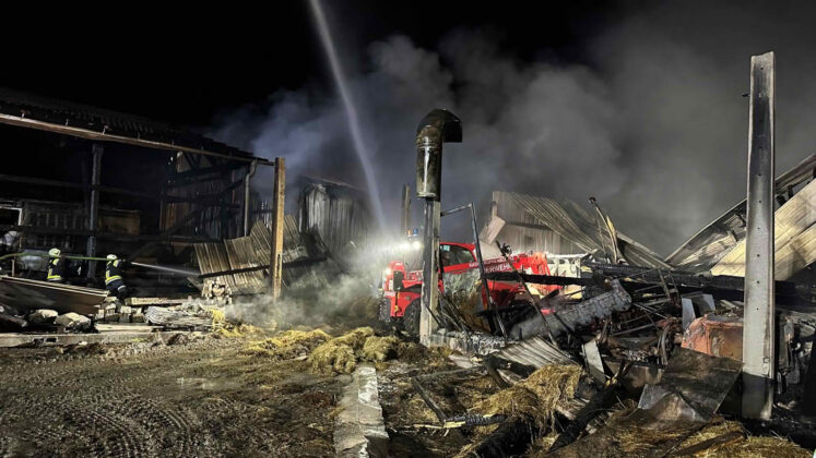 Großbrand in Hollenstein: 17 Feuerwehren retten Wohnhäuser