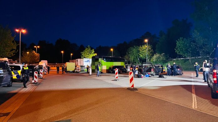 Verkehrskontrolle auf der A1: Polizei geht gegen Schmuggel vor