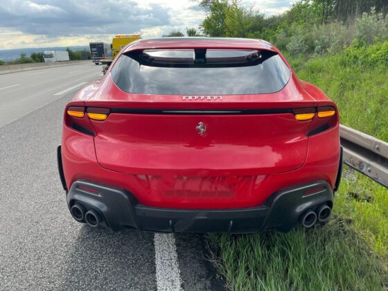 Unfall auf der A4 bei Erfurt: Ferrari-Fahrer kracht in Leitplanke