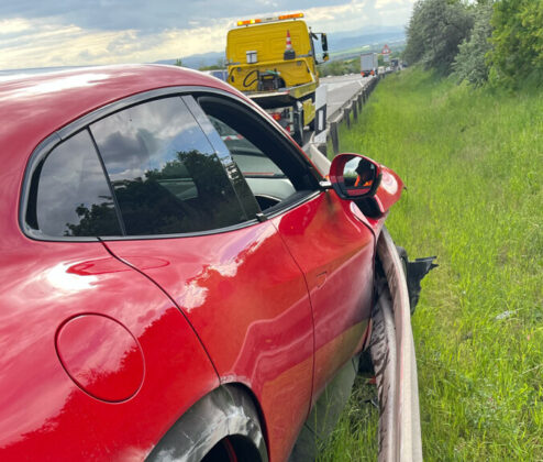 Unfall auf der A4 bei Erfurt: Ferrari-Fahrer kracht in Leitplanke