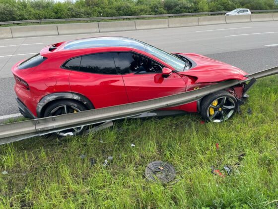 Unfall auf der A4 bei Erfurt: Ferrari-Fahrer kracht in Leitplanke