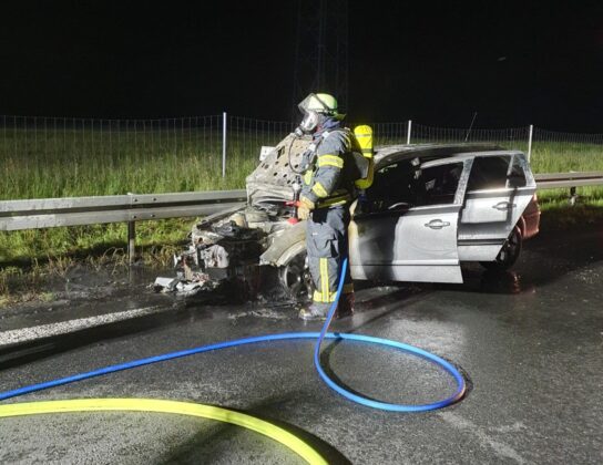 Pkw-Brand auf der B 469: Opel geht nach Urlaubsreise in Flammen auf