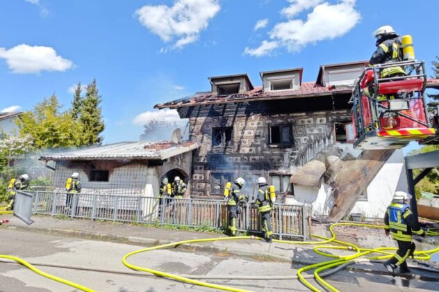 Gebäudebrand in Kaufbeuren: Wohnhaus nach Garagenfeuer schwer beschädigt