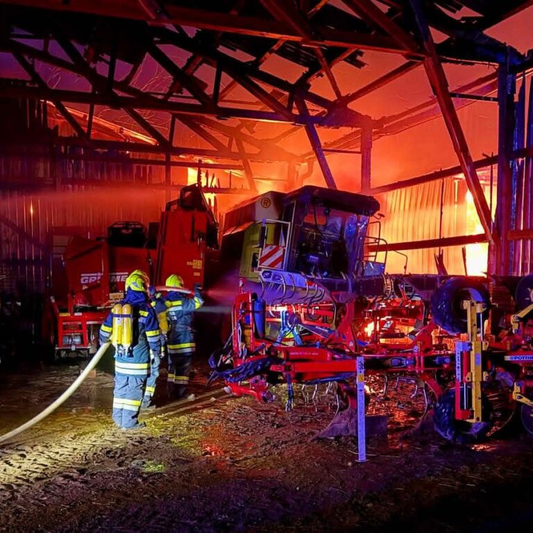 Großbrand in Hollenstein: 17 Feuerwehren retten Wohnhäuser