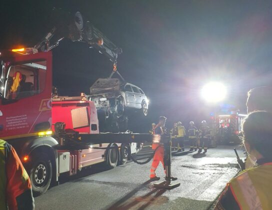 Pkw-Brand auf der B 469: Opel geht nach Urlaubsreise in Flammen auf