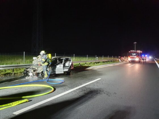 Pkw-Brand auf der B 469: Opel geht nach Urlaubsreise in Flammen auf