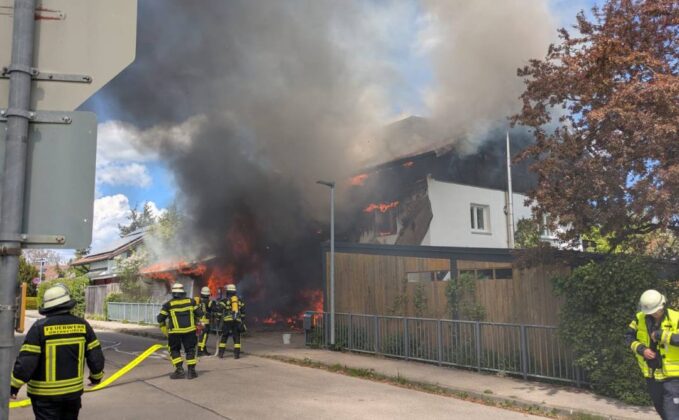 Gebäudebrand in Kaufbeuren: Wohnhaus nach Garagenfeuer schwer beschädigt
