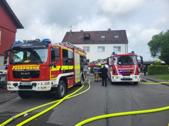 Wohnhausbrand in Kierspe: Tote Frau im Garten gefunden – Mordkommission ermittelt