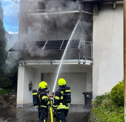 Brand im Ortsteil Wenden: Gasbetriebener Heizpilz l&ouml;st Gro&szlig;einsatz aus