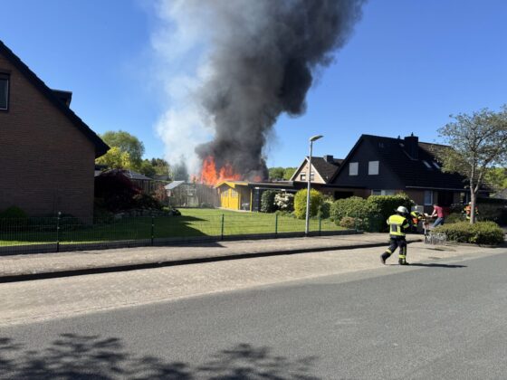 Unfall auf der BAB 1: Vollsperrung nach schweren Kollisionen