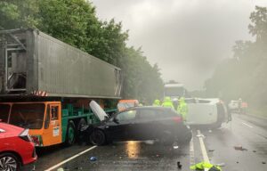 Unfall auf der A4 bei Erfurt: Ferrari-Fahrer kracht in Leitplanke