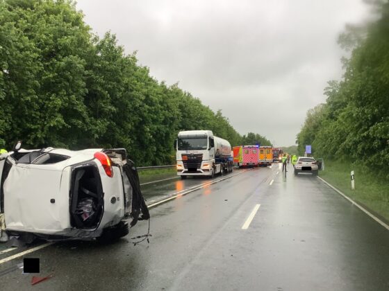 Unfall auf der B64 bei Paderborn: Sieben Fahrzeuge beteiligt