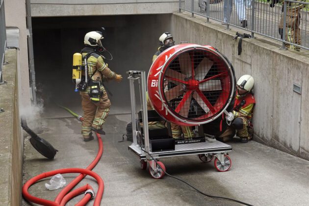 Feuerwehr im Einsatz in Dresden: Brände in Tiefgarage und Hochhaus